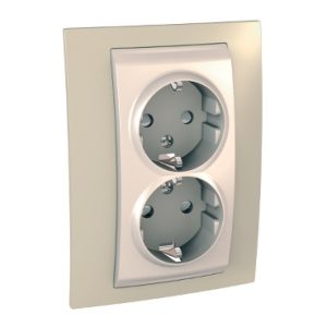 SE Unica Plus  2 kompletne utičnice  2P+E  britanski standard  4 m  krem/pesak