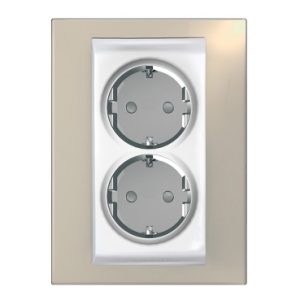 SE Unica Plus  2 kompletne utičnice  2P+E  britanski  4 m  beli/pesak